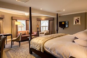 Oakley Hall Hotel