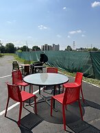 Diplomat Inn