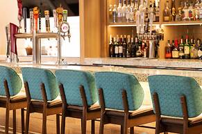 Holiday Inn & Suites Oakland Airport by IHG