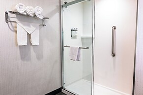 Holiday Inn & Suites Oakland Airport by IHG