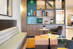 Holiday Inn & Suites Oakland Airport by IHG
