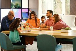 Holiday Inn & Suites Oakland Airport by IHG