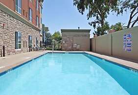 Holiday Inn & Suites Oakland Airport by IHG