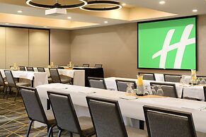 Holiday Inn & Suites Oakland Airport by IHG