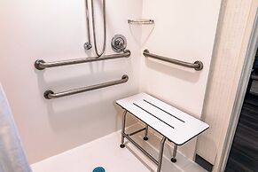 Holiday Inn & Suites Oakland Airport by IHG