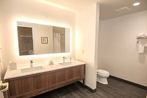 Holiday Inn & Suites Oakland Airport by IHG