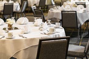 Holiday Inn & Suites Oakland Airport by IHG
