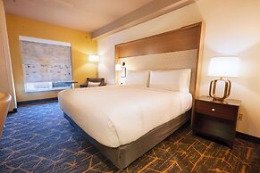 Holiday Inn & Suites Oakland Airport by IHG