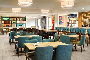 Holiday Inn & Suites Oakland Airport by IHG