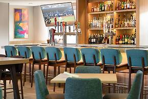 Holiday Inn & Suites Oakland Airport by IHG