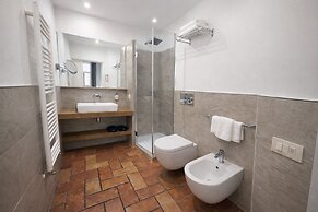 Aenea Superior Inn