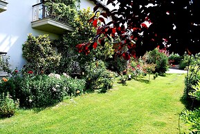Jennifer Home Hotel