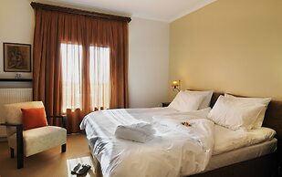 Jennifer Home Hotel
