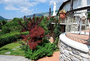 Jennifer Home Hotel
