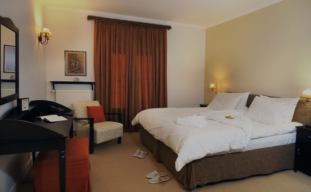 Jennifer Home Hotel