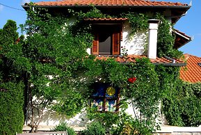 Jennifer Home Hotel