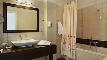 Jennifer Home Hotel