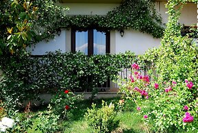 Jennifer Home Hotel