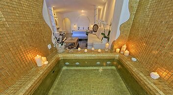 Astarte Suites