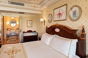 Hong Kong Disneyland Hotel
