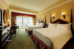Hong Kong Disneyland Hotel