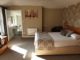 Alton House Hotel