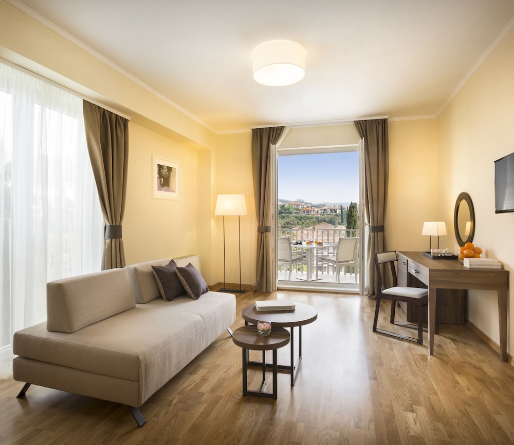 Remisens Casa Rosa, Annexe