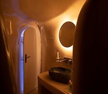 Abyssanto Suites & Spa