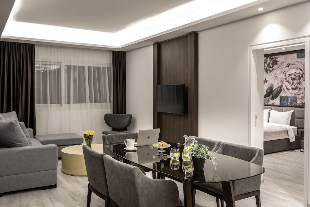 Almond Business Hotel