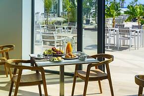Cabogata Beach Hotel