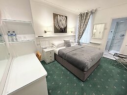 Dergvale Hotel