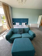 Crofton House Hotel