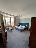 Crofton House Hotel