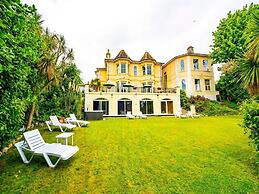 Crofton House Hotel