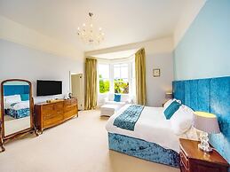 Crofton House Hotel