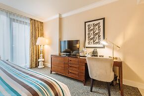 L'Hermitage Hotel