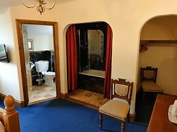 Great Trethew Manor Hotel & Restaurant