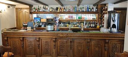 Great Trethew Manor Hotel & Restaurant