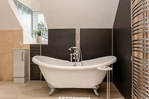 Wheatlands Lodge - Bed & Breakfast