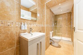 Wheatlands Lodge - Bed & Breakfast