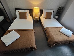 Mari Court Resort