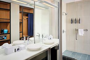 Aloft by Marriott Montreal Airport