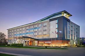 Aloft by Marriott Montreal Airport