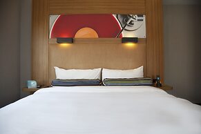 Aloft by Marriott Montreal Airport