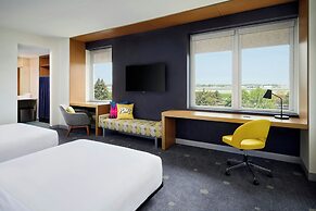 Aloft by Marriott Montreal Airport
