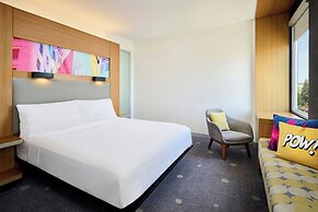 Aloft by Marriott Montreal Airport