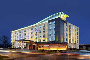 Aloft by Marriott Montreal Airport