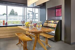 Aloft by Marriott Montreal Airport