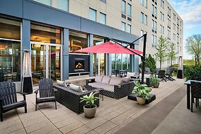 Aloft by Marriott Montreal Airport