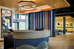 Aloft by Marriott Montreal Airport